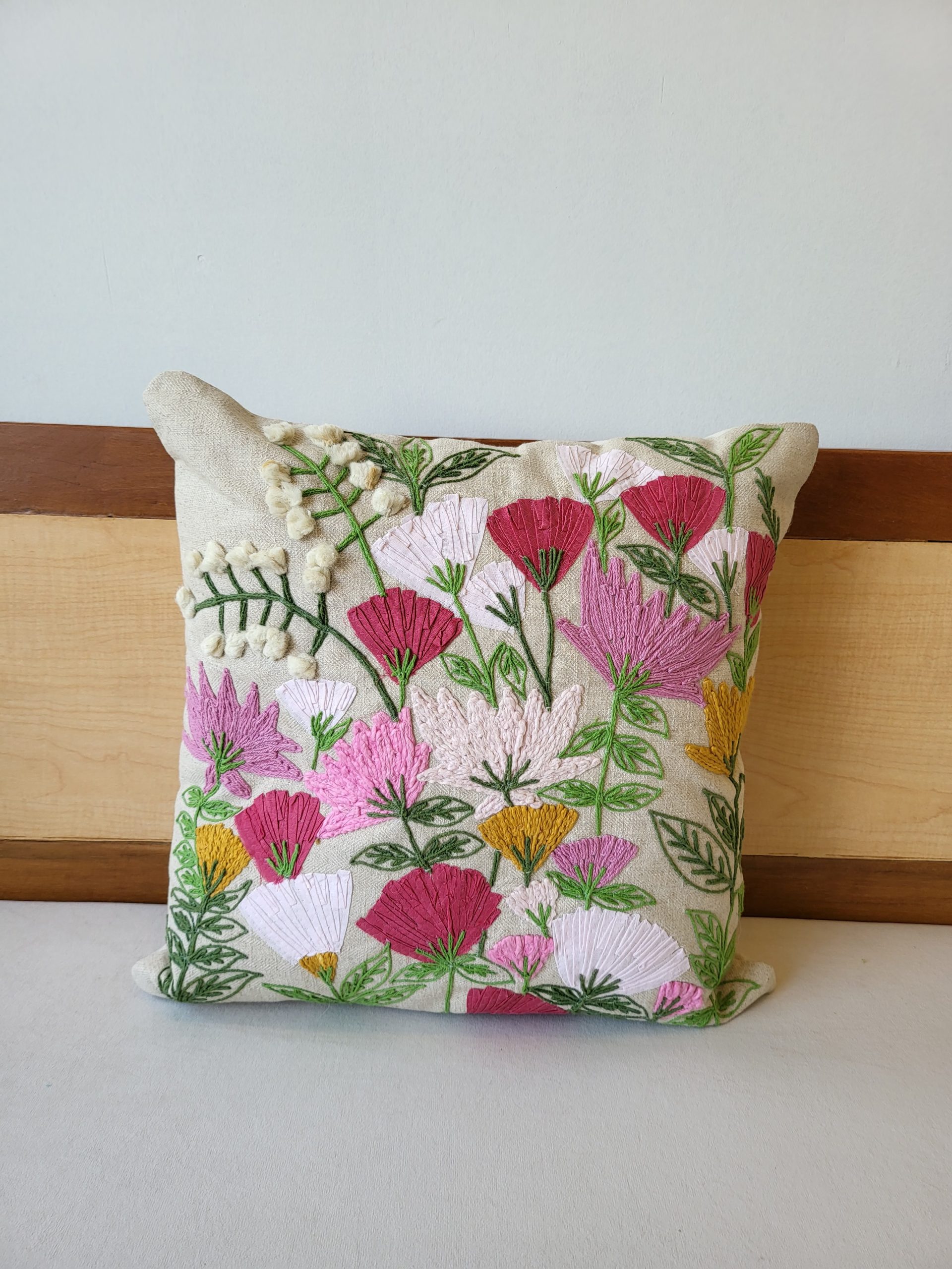 Garden Of Dreams Premium Embriodery Tufted Cushion (18"x18") 1 Garden Of Dreams Premium Embriodery Tufted Cushion (18"x18")