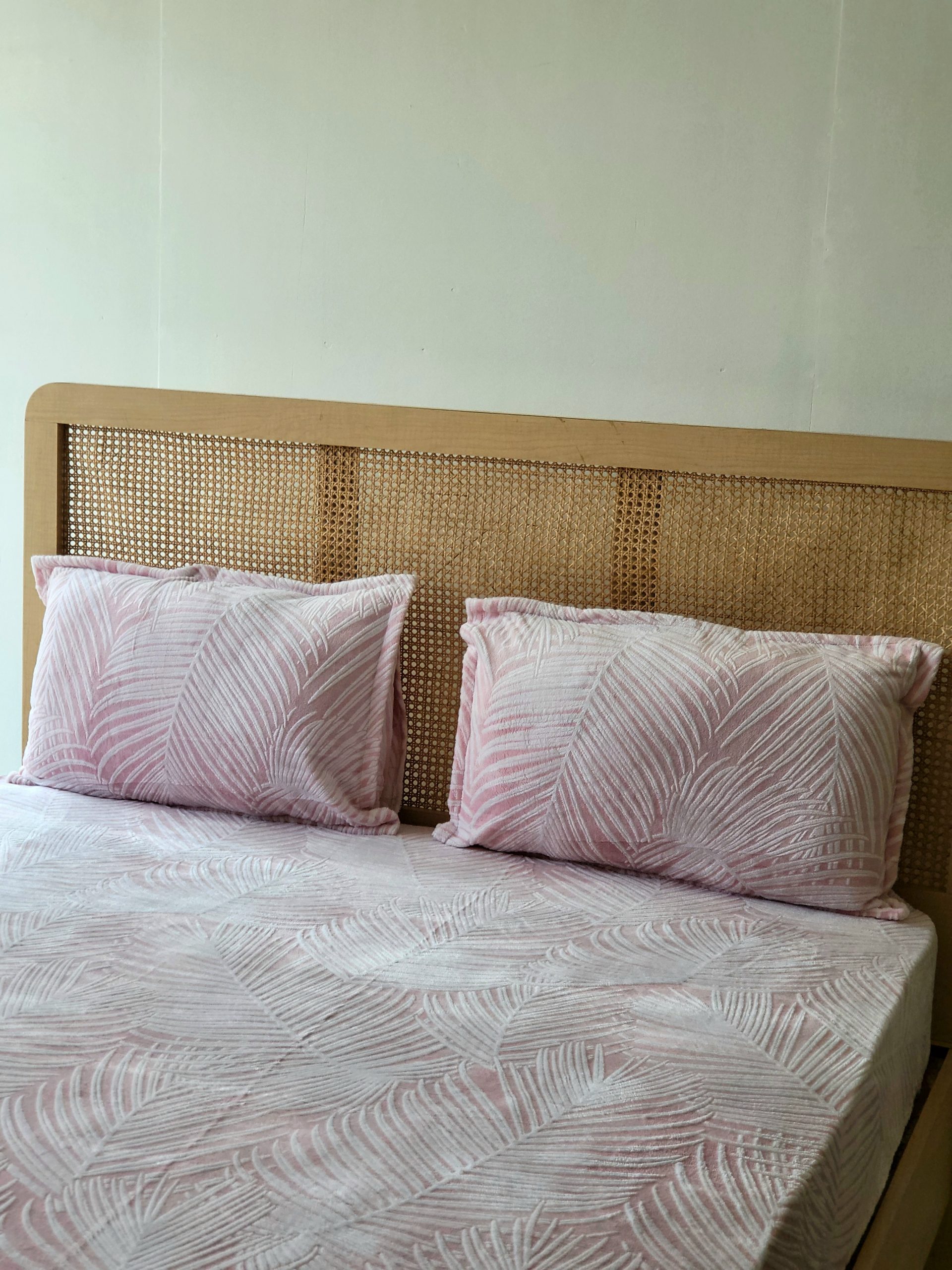 Pink Palm Velvet Fitted/Elastic Bedsheet 5 Pink Palm Velvet Fitted/Elastic Bedsheet - Image 5