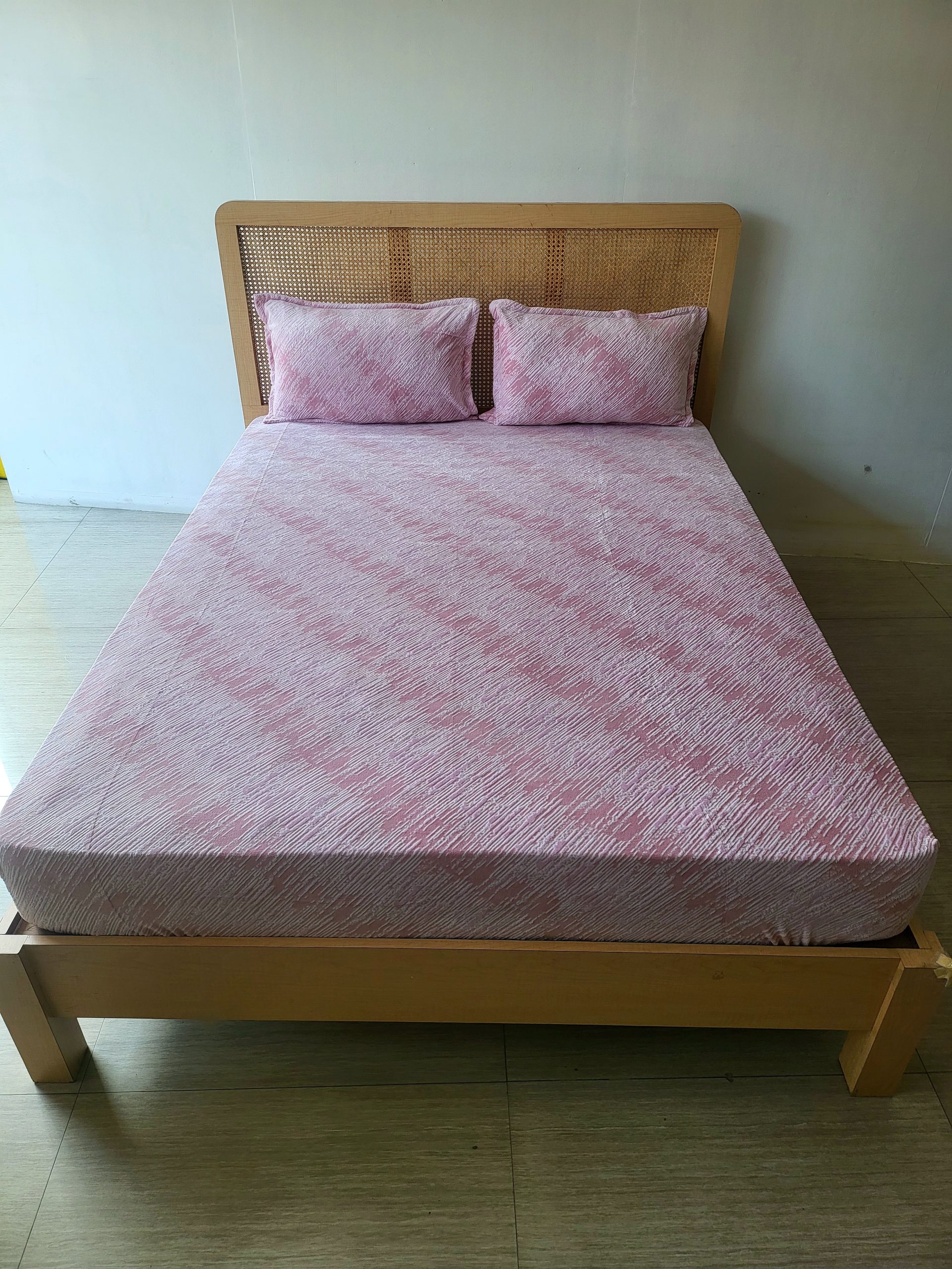 Pink Marbel Velvet Fitted/Elastic Bedsheet 1 Pink Marbel Velvet Fitted/Elastic Bedsheet
