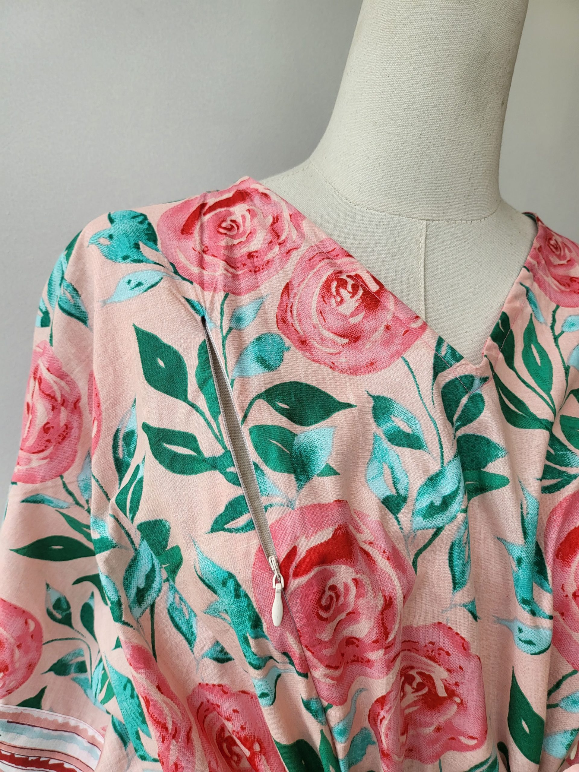 Big Pink Flower V Neck Cotton Zipper Kaftan 4 Big Pink Flower V Neck Cotton Zipper Kaftan - Image 4