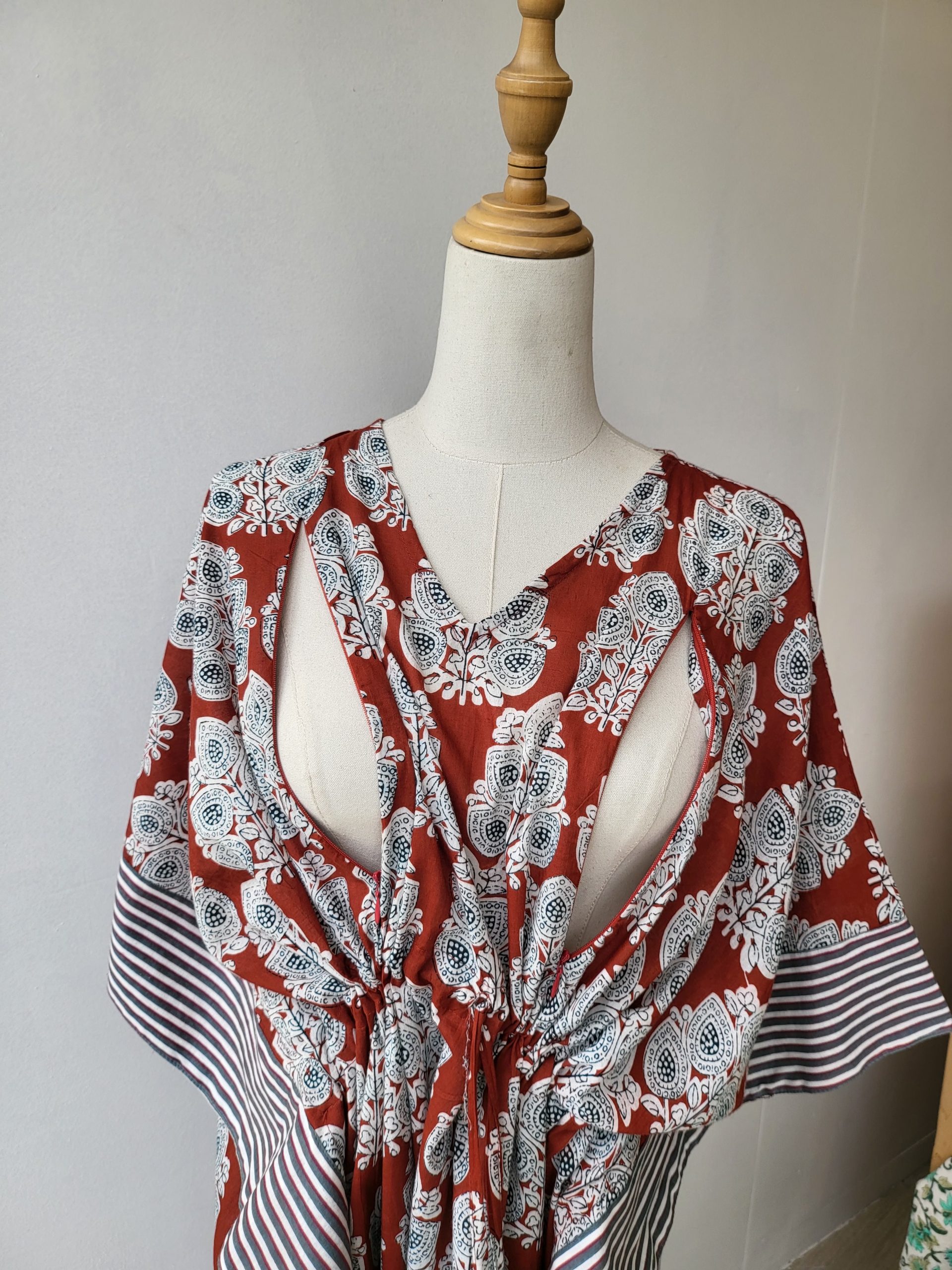 White Flower Brown Base V Neck Cotton Zipper Kaftan 2 White Flower Brown Base V Neck Cotton Zipper Kaftan - Image 2