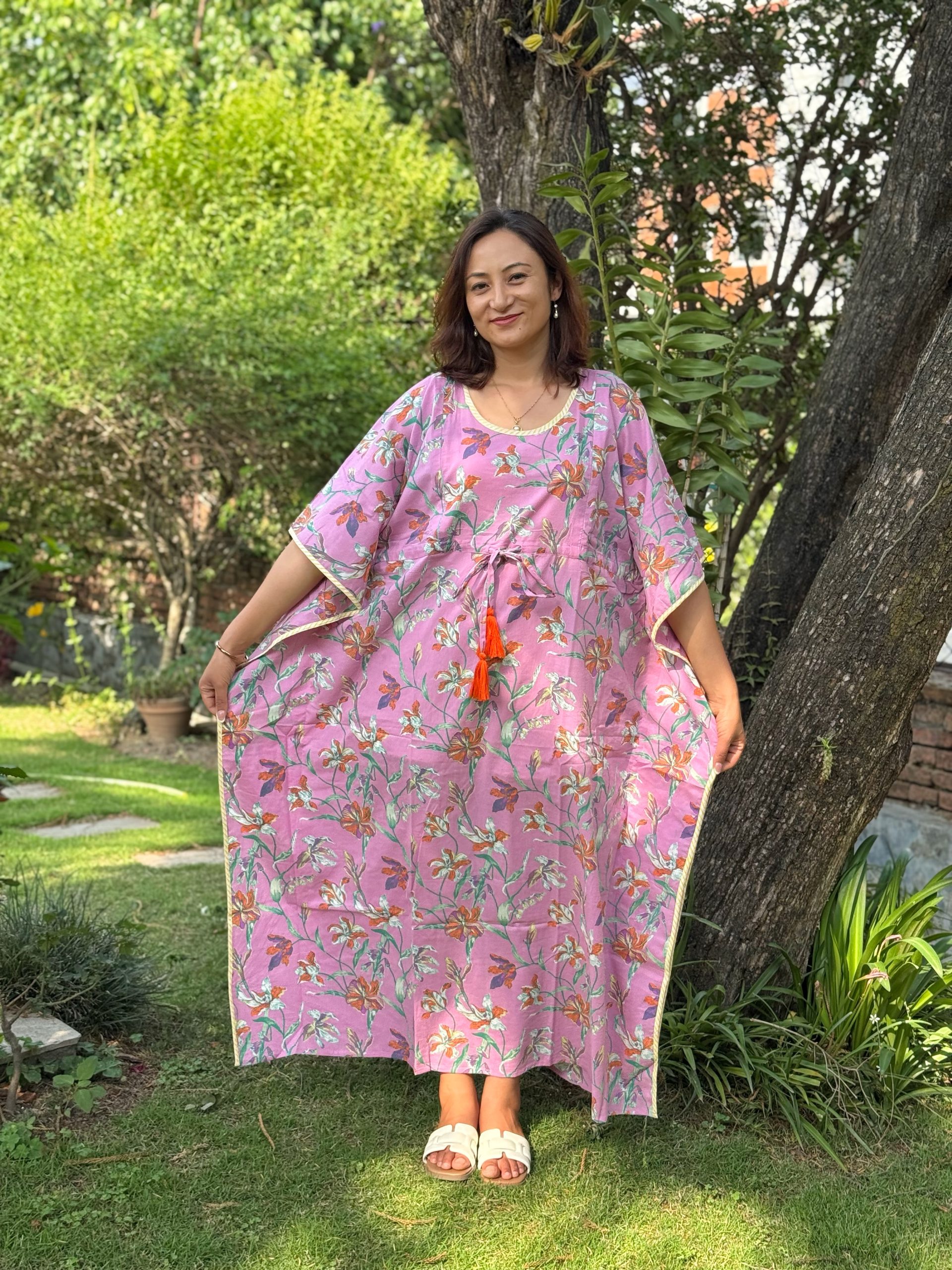 White Flower Lavender Base Round Shape Cotton Zipper Kaftan 2 White Flower Lavender Base Round Shape Cotton Zipper Kaftan - Image 2