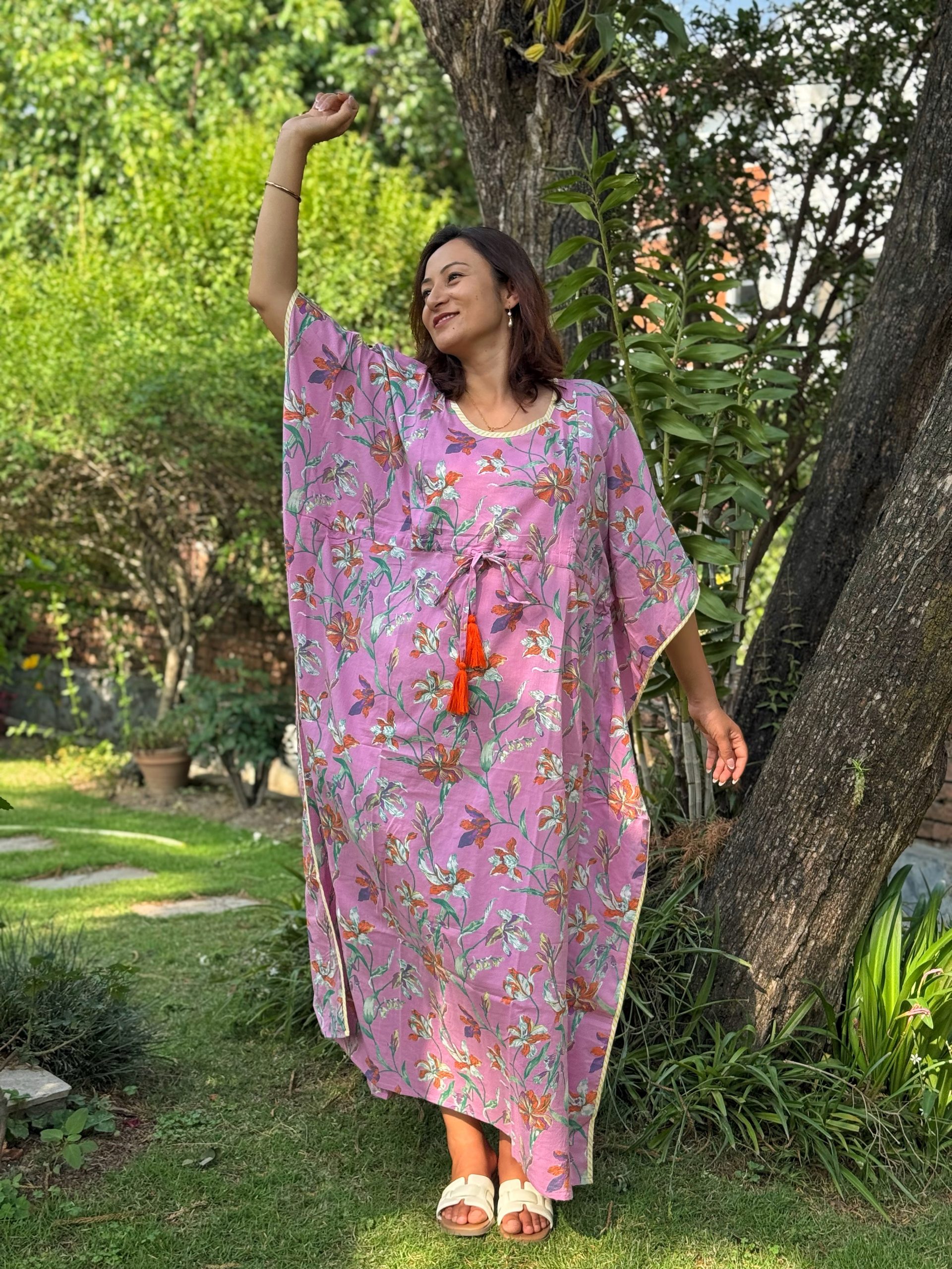 White Flower Lavender Base Round Shape Cotton Zipper Kaftan 3 White Flower Lavender Base Round Shape Cotton Zipper Kaftan - Image 3