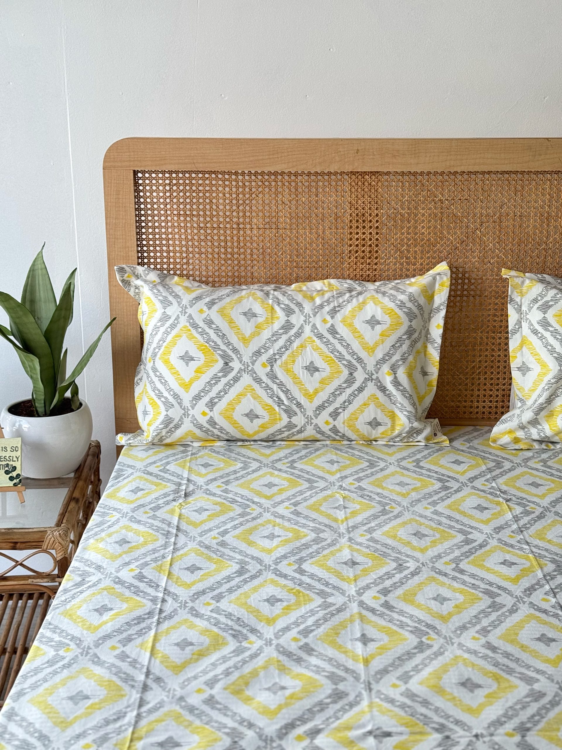 Yellow And Grey Spade Printed Cotton Bedsheet With Bag 3 Yellow And Grey Spade Printed Cotton Bedsheet With Bag - Image 3