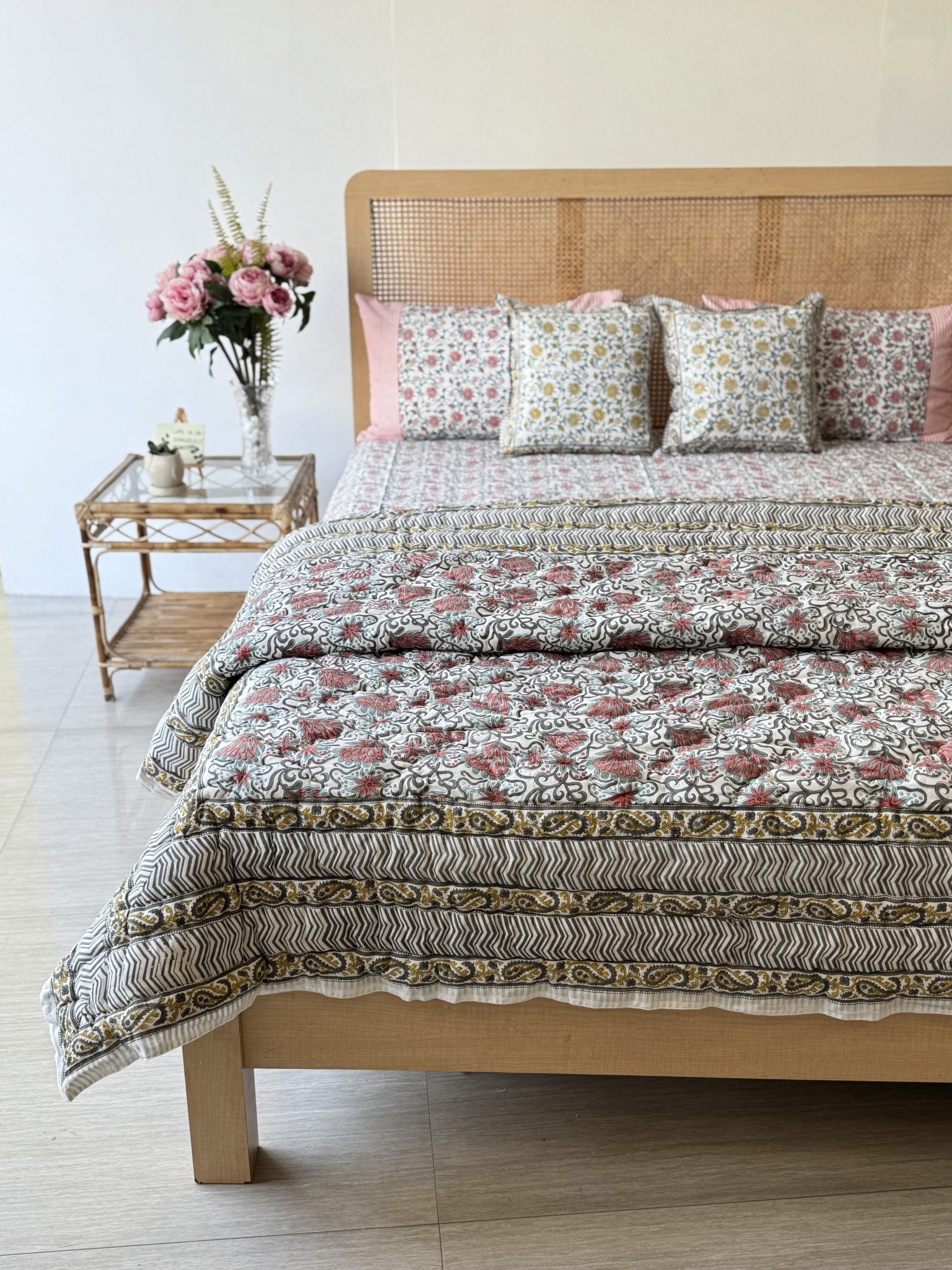 Set Of 6 Mughal Print Cotton Bedsheet, Blanket And 2 Cushion Covers 2 Set Of 6 Mughal Print Cotton Bedsheet, Blanket And 2 Cushion Covers - Image 2
