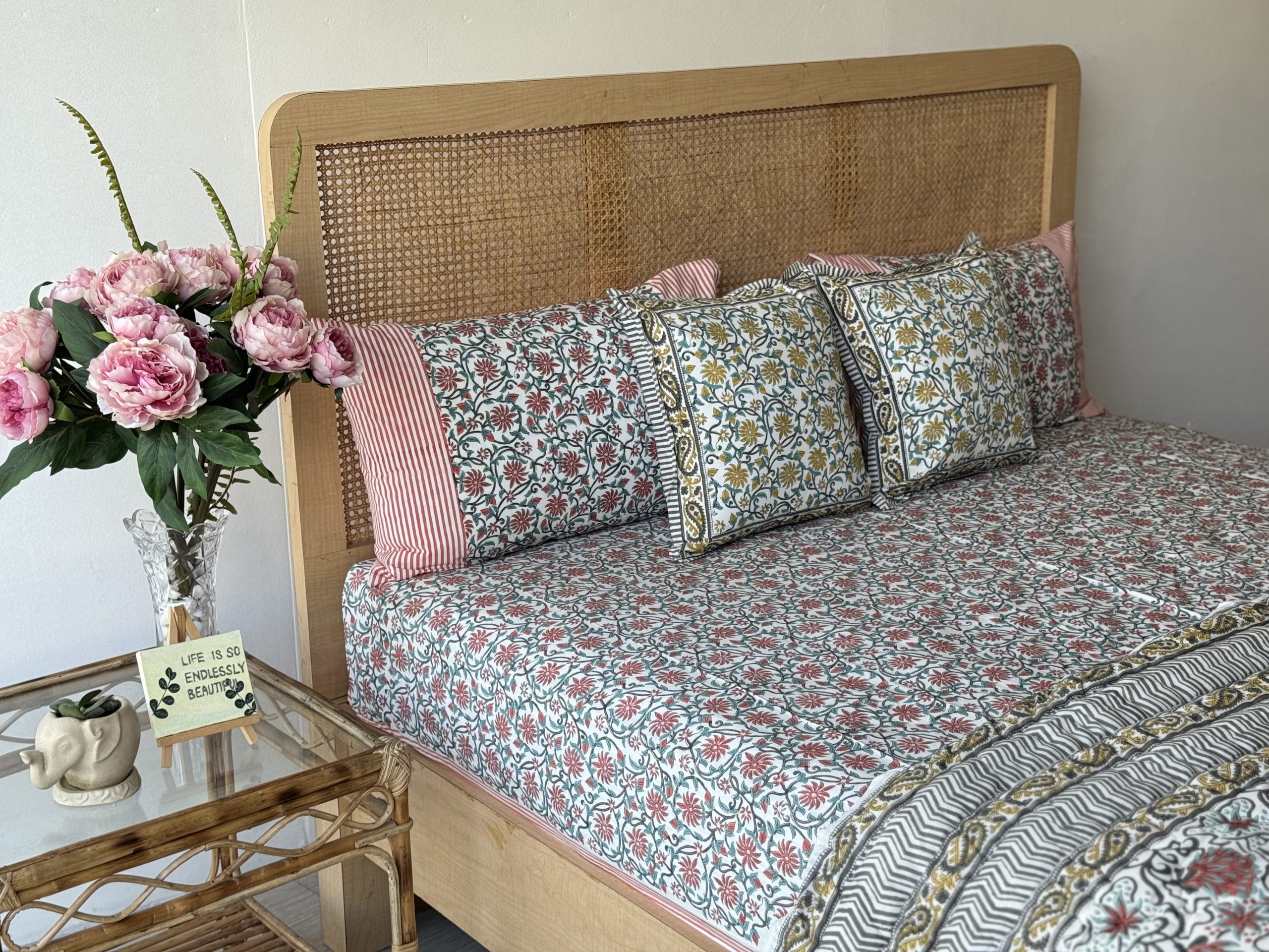 Set Of 6 Mughal Print Cotton Bedsheet, Blanket And 2 Cushion Covers 6 Set Of 6 Mughal Print Cotton Bedsheet, Blanket And 2 Cushion Covers - Image 6