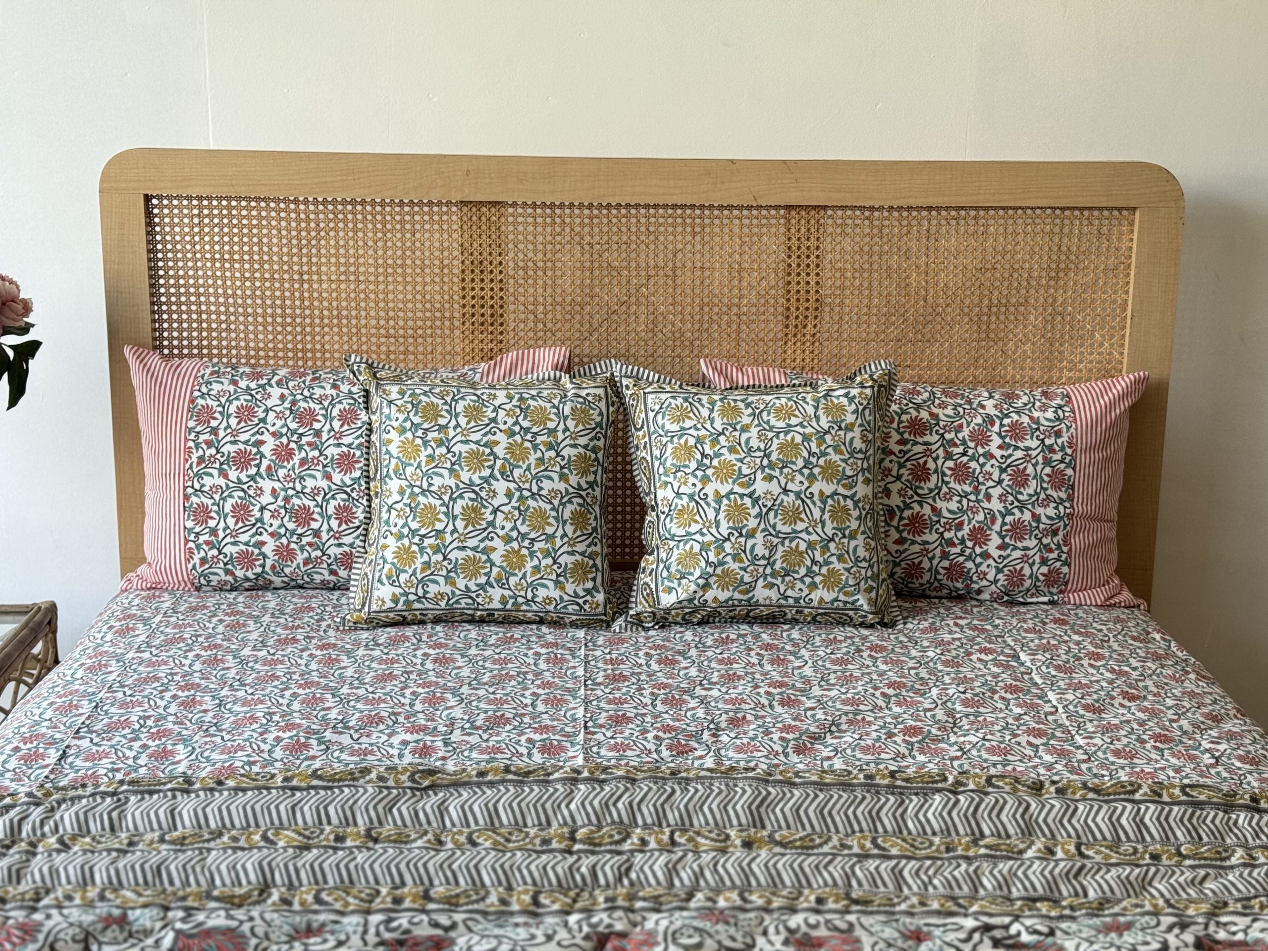 Set Of 6 Mughal Print Cotton Bedsheet, Blanket And 2 Cushion Covers 7 Set Of 6 Mughal Print Cotton Bedsheet, Blanket And 2 Cushion Covers - Image 7