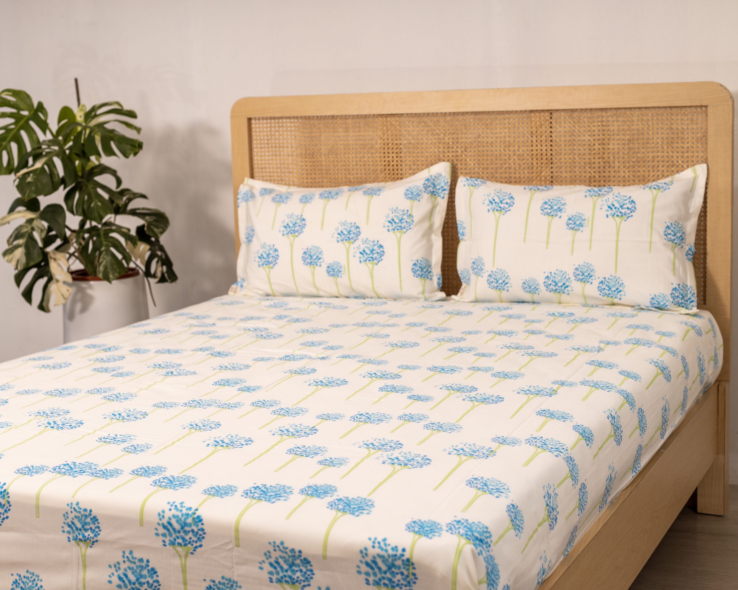 Blue Dandelion Fitted/Elastic Cotton Bedsheet With Bag 2 Blue Dandelion Fitted/Elastic Cotton Bedsheet With Bag - Image 2
