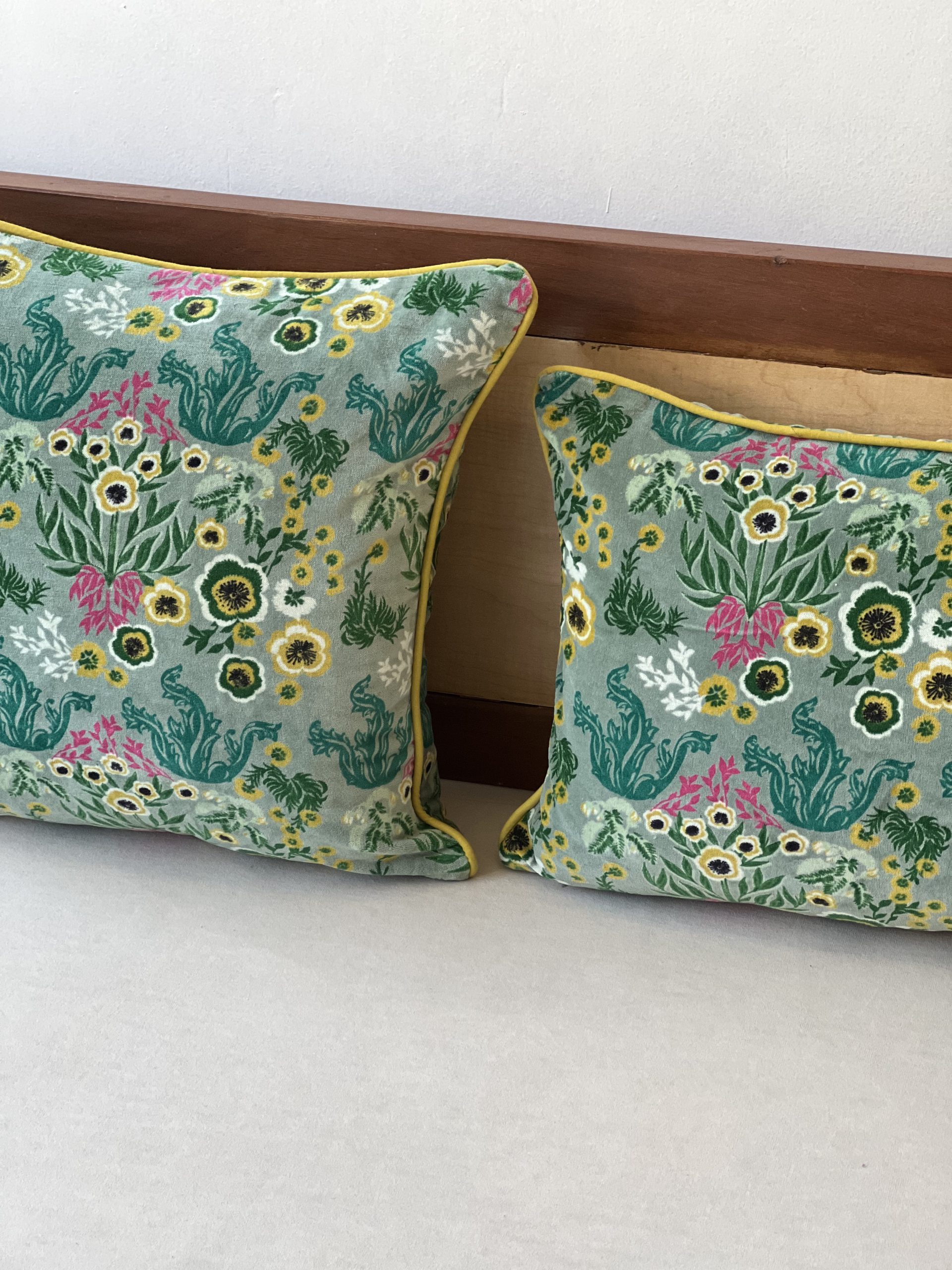 Green Base Premium Velvet Cushion Set Of 2 2 Green Base Premium Velvet Cushion Set Of 2 - Image 2