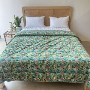 Swainston Green Premium Velvet Fiber Quilt (84 x 100 inch)
