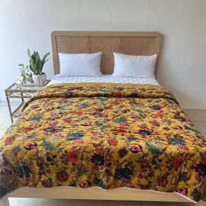 Yellow Flower Lumber Premium Velvet Fiber Quilt (84 x 100 inch)