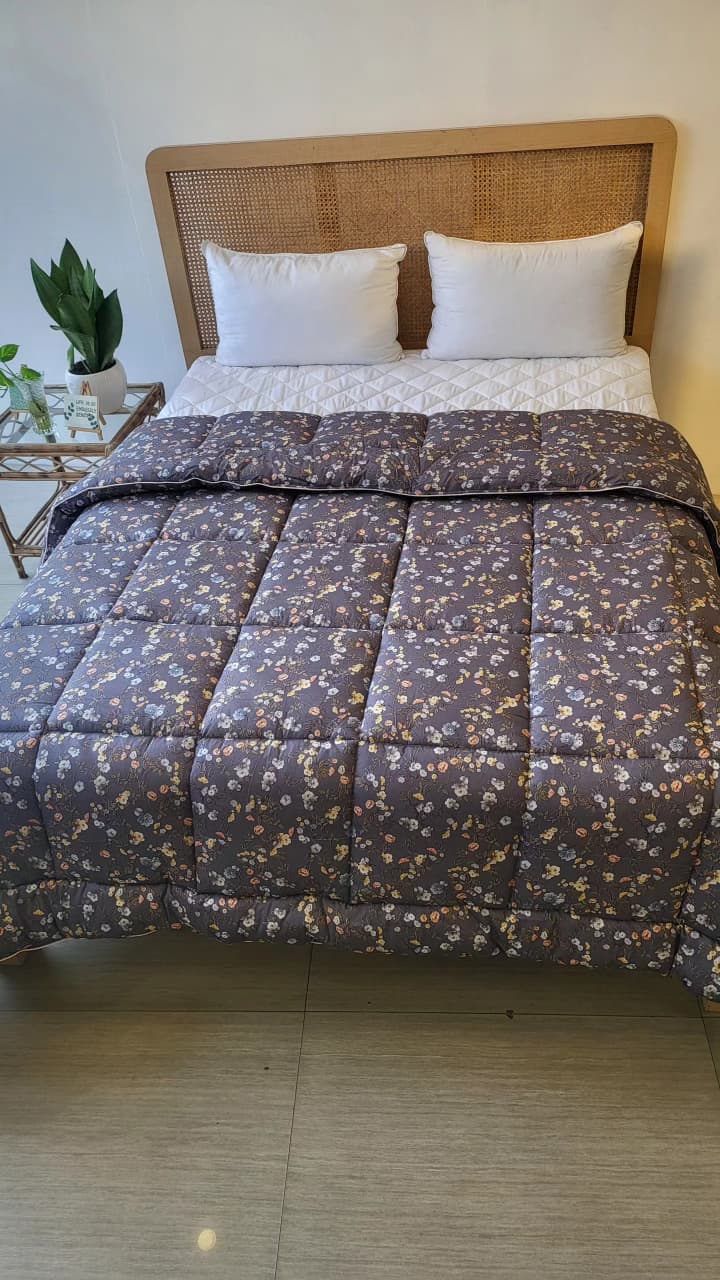 Black Floral Winter Cotton Silk Quilt(90 x 100 inch) 1 Black Floral Winter Cotton Silk Quilt(90 x 100 inch)