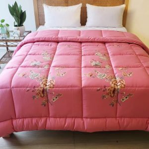 Golden Floral Pink Base Winter Cotton Silk Quilt (90 x 100 inch)